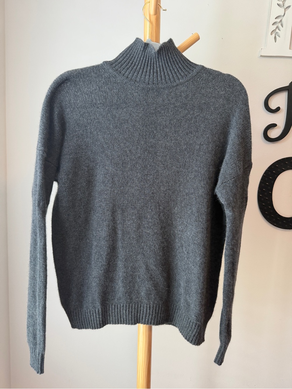 Antonio Melani Charcoal Gray Cashmere Mock Neck Sweater Women’s Size XS